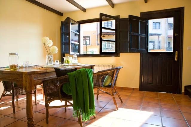 Apartamentos Santillana del Mar Exterior foto