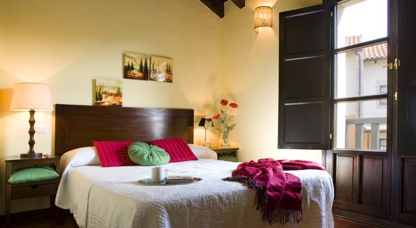 Apartamentos Santillana del Mar Exterior foto